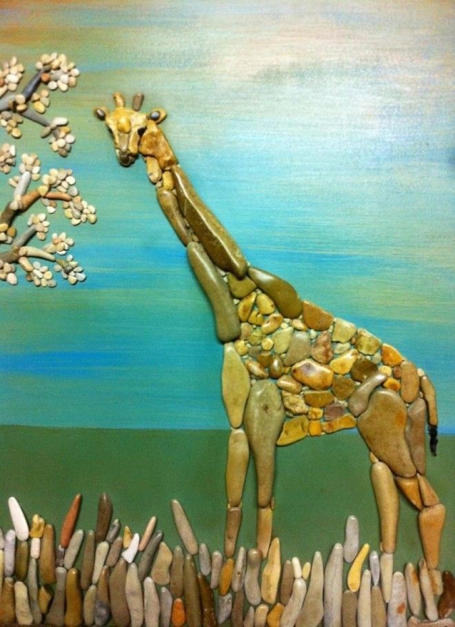 Художник составляет удивительно реалистичные картины из камней найденных на пляже