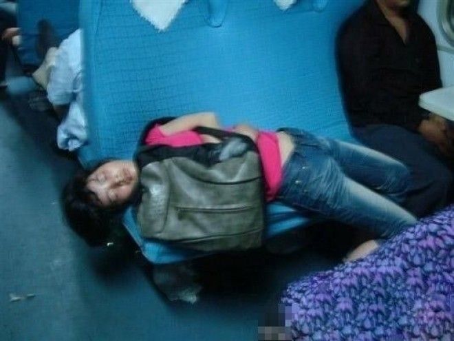 Китайские поезда снаружи и внутри вагон железная дорога китай люди поезд транспорт