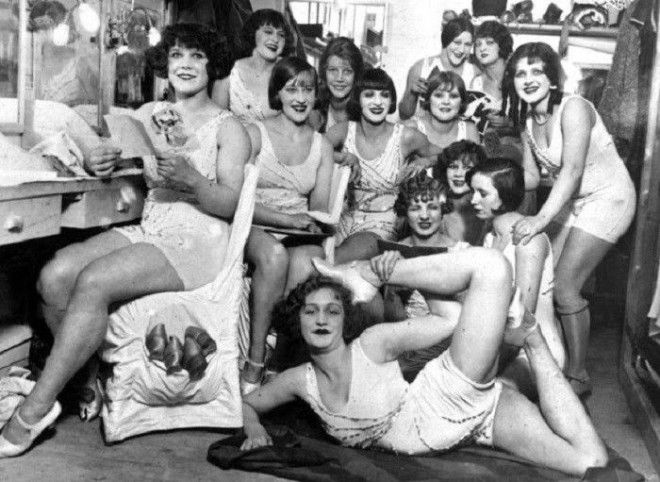 20 завораживающих чёрно белых фотографий из жизни парижан в 1920 х годах