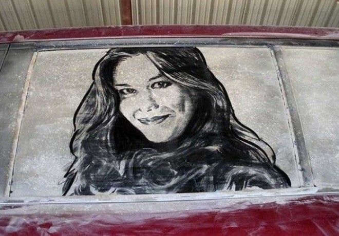 Пыльная работа художник пишет крутые картины на грязных стеклах машин