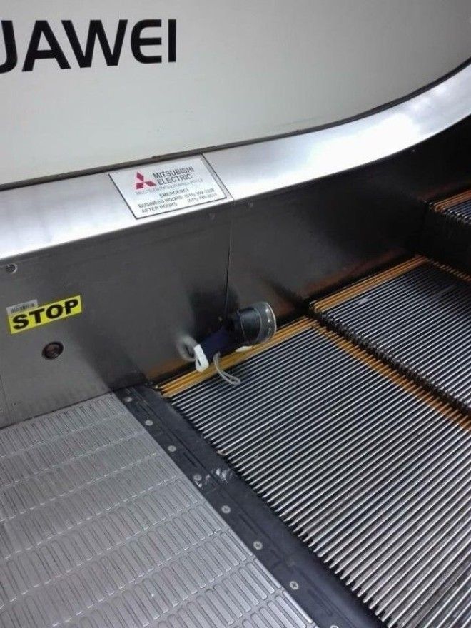 Несколько весомых причин до чертиков бояться эскалаторов ноги обувь эскалатор