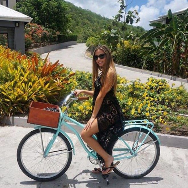 В велосипедистки велосипед девушки