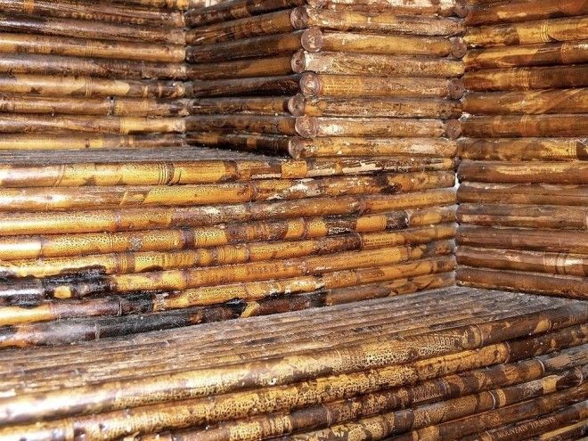 Дом где все из газет и стены и мебель и даже занавески