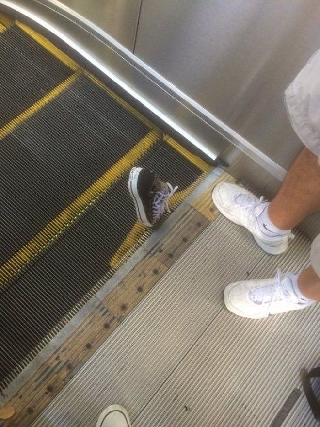 Несколько весомых причин до чертиков бояться эскалаторов ноги обувь эскалатор