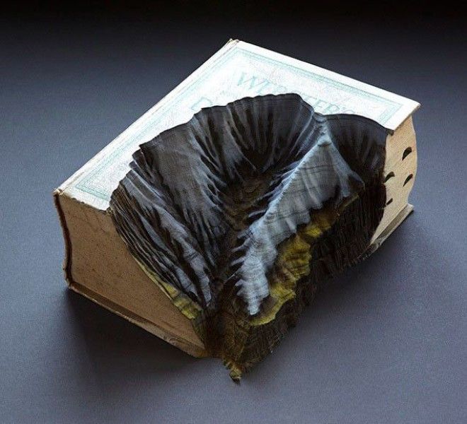 Скульптуры из старых книг от Гайя Ларами