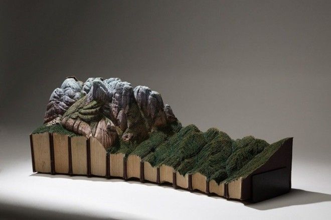 Скульптуры из старых книг от Гайя Ларами