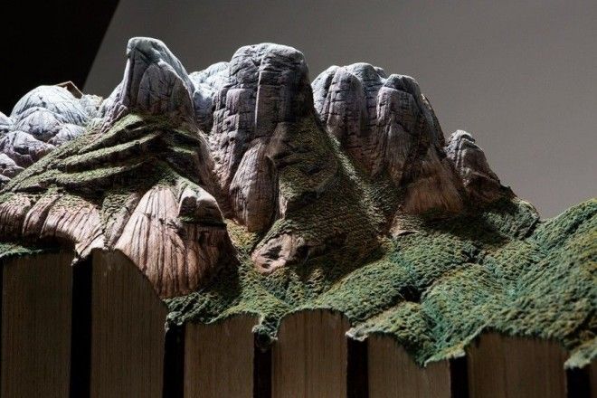 Скульптуры из старых книг от Гайя Ларами