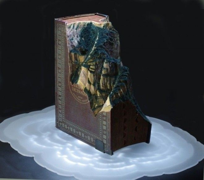 Скульптуры из старых книг от Гайя Ларами