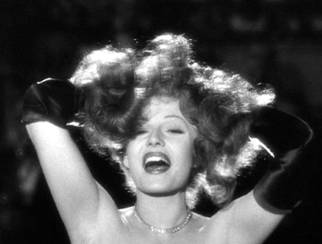 Кадр из к/ф «Gilda» (1946). | Фото: midcenturycinema.files.wordpress.com. Кадр из кф Gilda 1946 Фото midcenturycinemafileswordpresscom