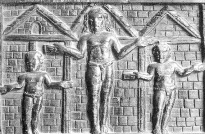 Раннее изображение Христа на деревянной двери церкви Санта Сабины