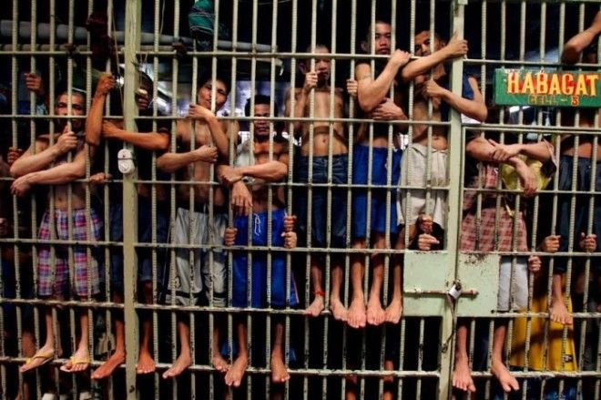 Переполненная тюремная камера.  Переполненная тюремная камера