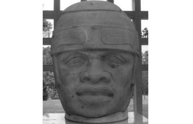 Голова №8 из Сан-Лоренцо. Она установлена в музее антропологии в Халапе. Голова 8 из СанЛоренцо Она установлена в музее антропологии в Халапе