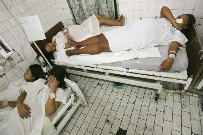 Беременные филиппинские женщины в предродовой палате.  Беременные филиппинские женщины в предродовой палате