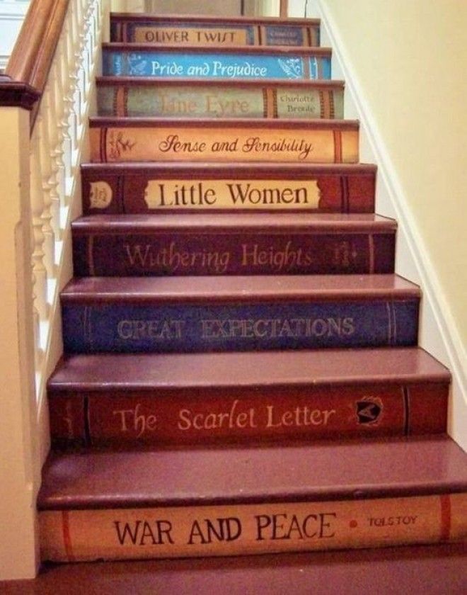 Артобъект Лестница корешков любимых книг