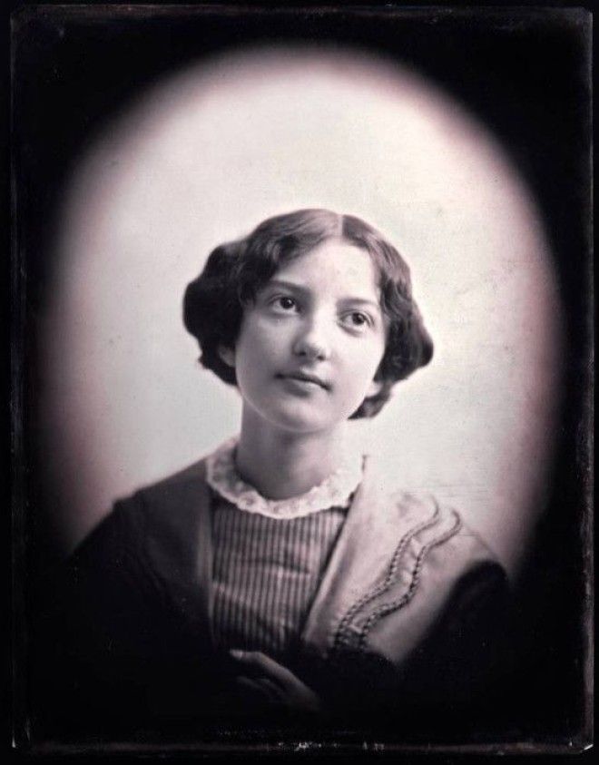 Предположительно на снимке Сара Эллен Ходжес из Салема