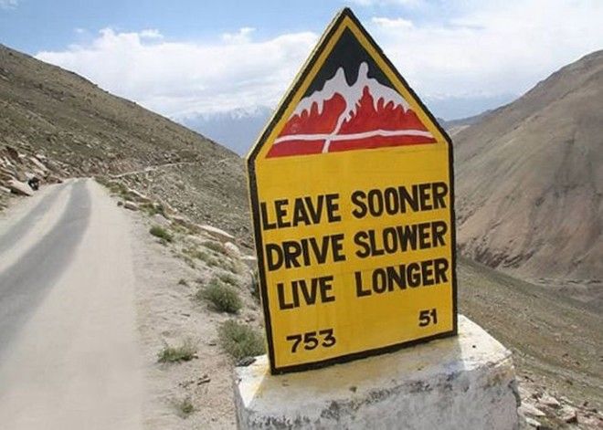 Обелиск индийской мудрости: «Выезжай раньше, едь медленнее, живи дольше!» Обелиск индийской мудрости Выезжай раньше едь медленнее живи дольше
