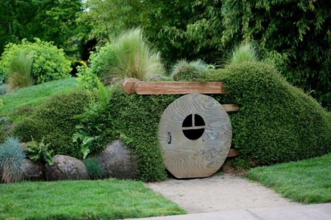 Оригинальное оформление хозяйственной постройки 