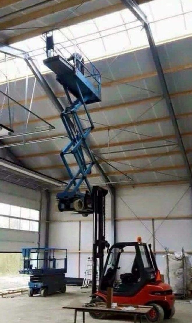 5 Правда когда срочно нужно решить проблему а подходящего устройства нет приходится выкручиваться круто опасная работа фото электрик электромонтажник