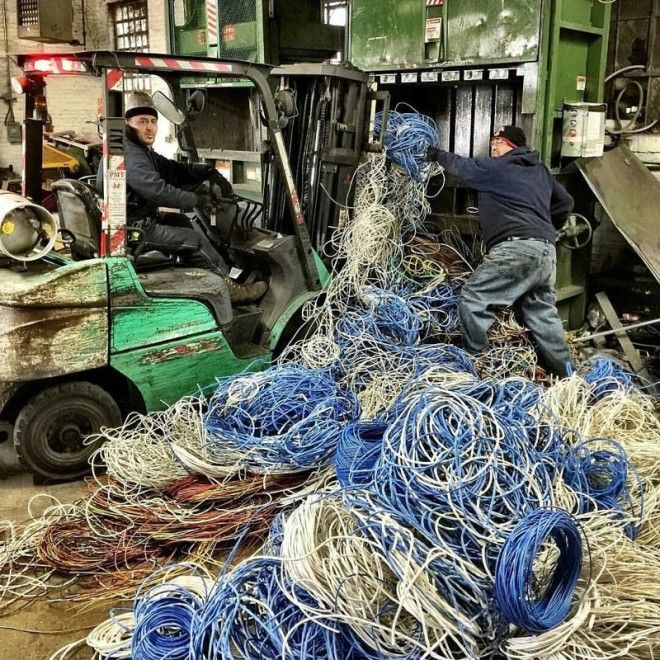 10 Это и творческая профессия ведь из этого можно сделать круто опасная работа фото электрик электромонтажник