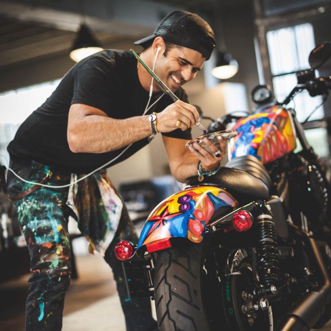 Рисунки на мотоцикле Harley Davidson от Александра Майареса