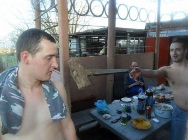 Не стоит слишком сильно доверять друзьям когда у них в руках тяжелый молоток