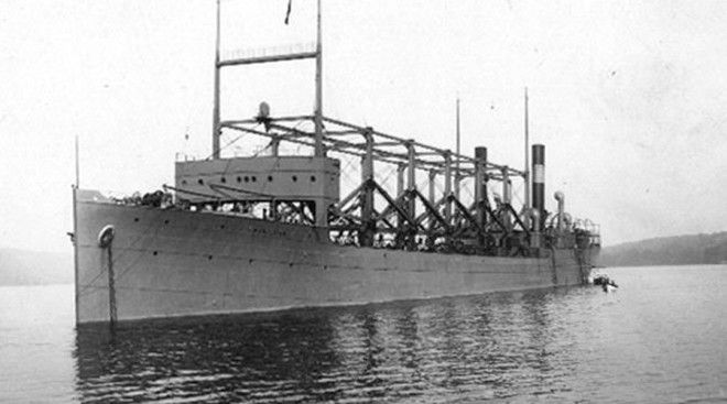 USS Циклоп Стальной гигант «Циклоп» исчез по пути&nbsp; в Балтимор из Бразилии в марте 1918 года. На борту корабль вез большой запас марганца — важного продукта для производства боеприпасов. Интересно, что военно-морской флот США даже не стал искать пропавший корабль с необходимым для войны грузом: один из командиров впоследствии утверждал, что в ставке ходили загадочные слухи о некой «необходимой жертве».