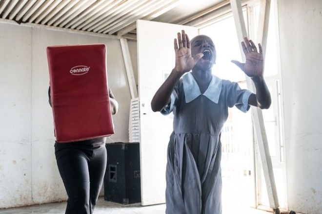 Курсы самообороны становятся единственным выходом для многих пожилых женщин