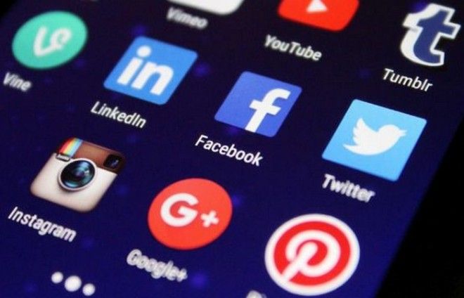 Странная зависимость соцсети