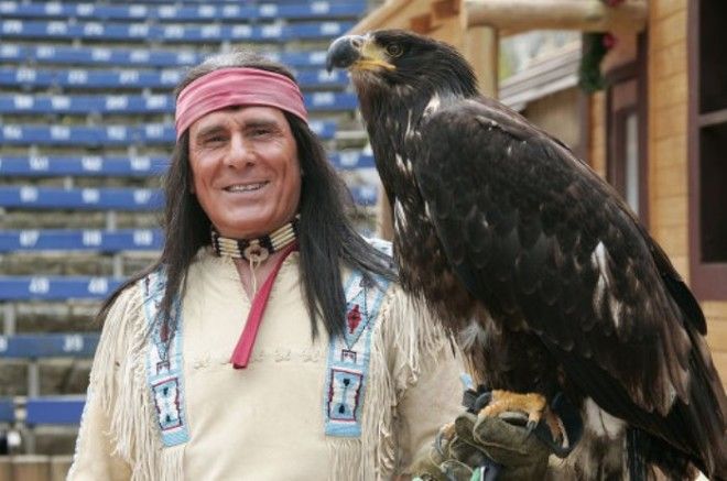 Актер в роли Виннету на театрализованных играх в Германии Фото riaru