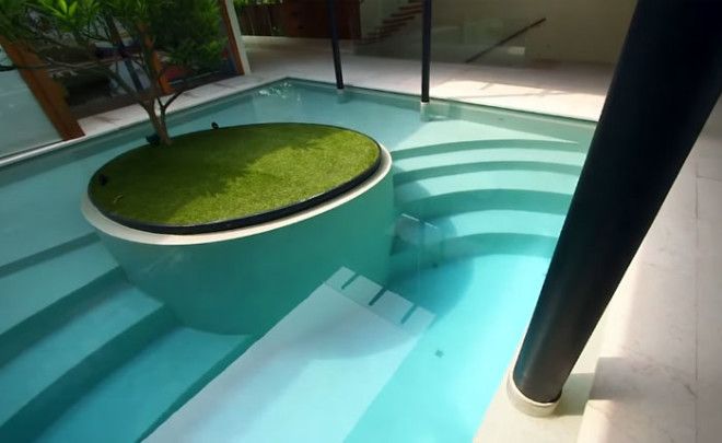 Стив Фишер построил дом стоимостью в несколько миллионов долларов