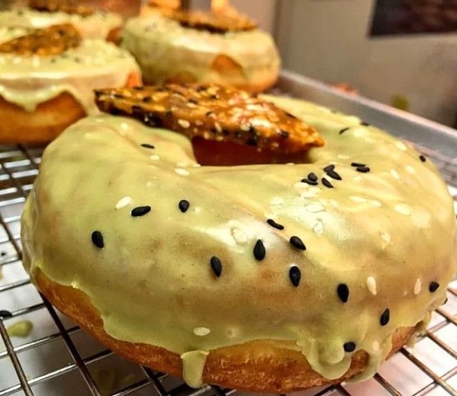 20 самых необычных и даже странных пончиков которые оценят только гурманы