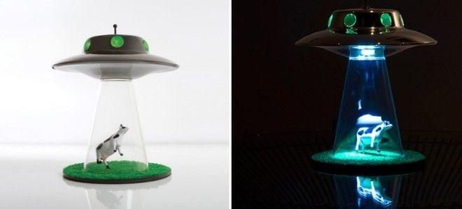 Забавный светильник в виде НЛО похищающего корову