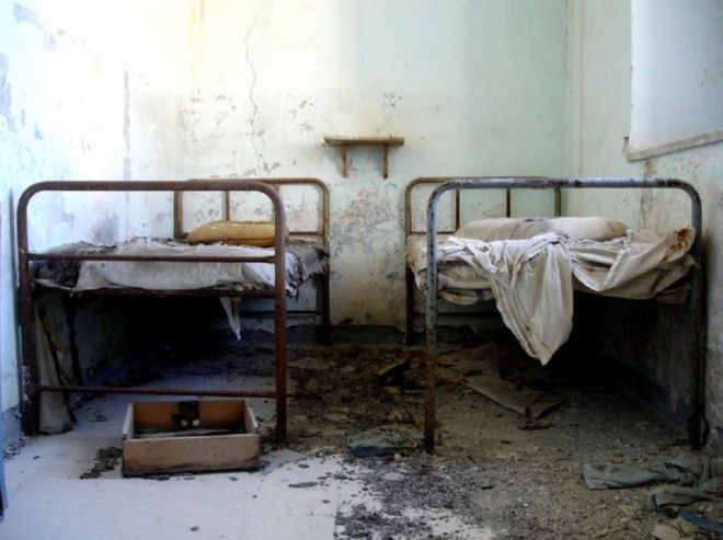 15 фотографий заброшенных государственных зданий от которых мороз по коже