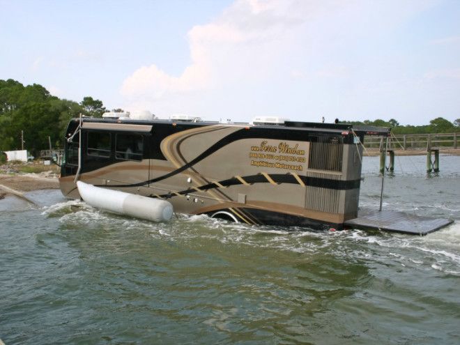 Амфибия Terra Wind выезжает на берег Фото conceptcarzcom