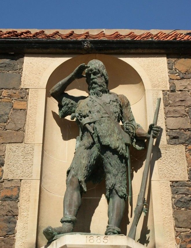 Памятник Александру Селькирку в Шотландии Фото 1bpblogspotcom