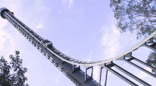 Tower of Terror Австралия Австралийская Башня ужаса полностью оправдывает свое название Смельчаки буквально взлетают на высоту в 120 метров всего за 7 секунд а затем начинается безумное падение вниз 160 кмч и перегрузки в 45g заставят кричать от ужаса даже самых стойких