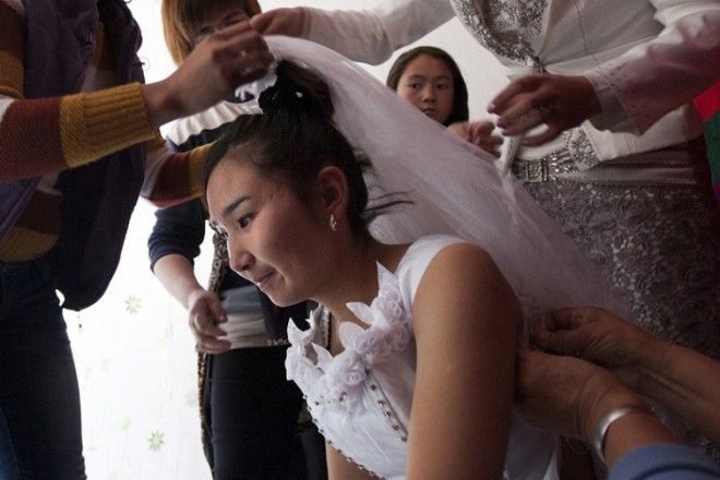 Киргизские пленницы: дикий обряд похищения невесты похищение невесты Кыргызстан Киргизия пленницы традиция