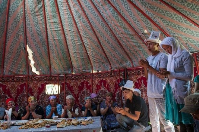 Киргизские пленницы: дикий обряд похищения невесты похищение невесты Кыргызстан Киргизия пленницы традиция