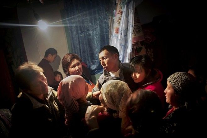 Киргизские пленницы: дикий обряд похищения невесты похищение невесты Кыргызстан Киргизия пленницы традиция