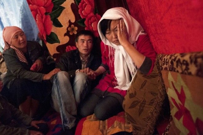 Киргизские пленницы: дикий обряд похищения невесты похищение невесты Кыргызстан Киргизия пленницы традиция