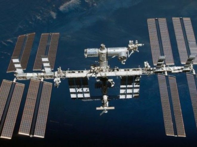 Капсулы времени необязательно зарывать в землю иногда их отправляют в космос Как вы думаете чья оцифрованная ДНК хранится на МКС 