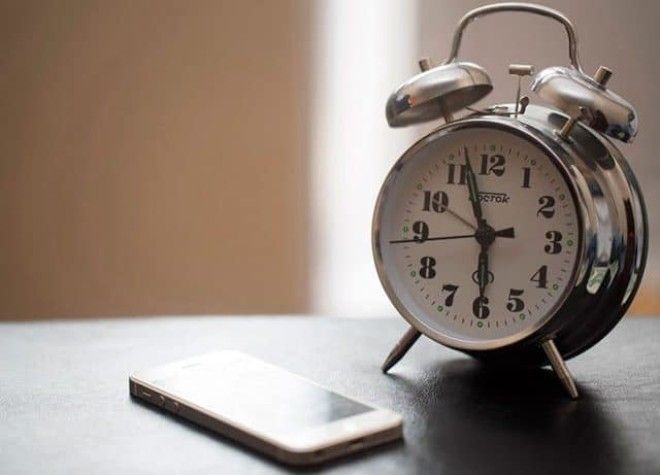 thingsyoushouldntdointhemorninghitsnooze