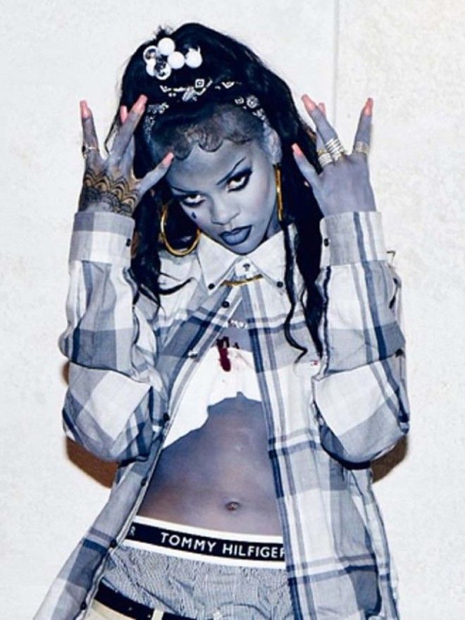 Театр абсурда 11 самых нелепых костюмов звезд на Хэллоуин