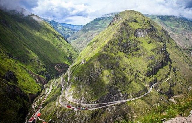 Завораживает и пугает Железная дорога Nariz Del Diablo