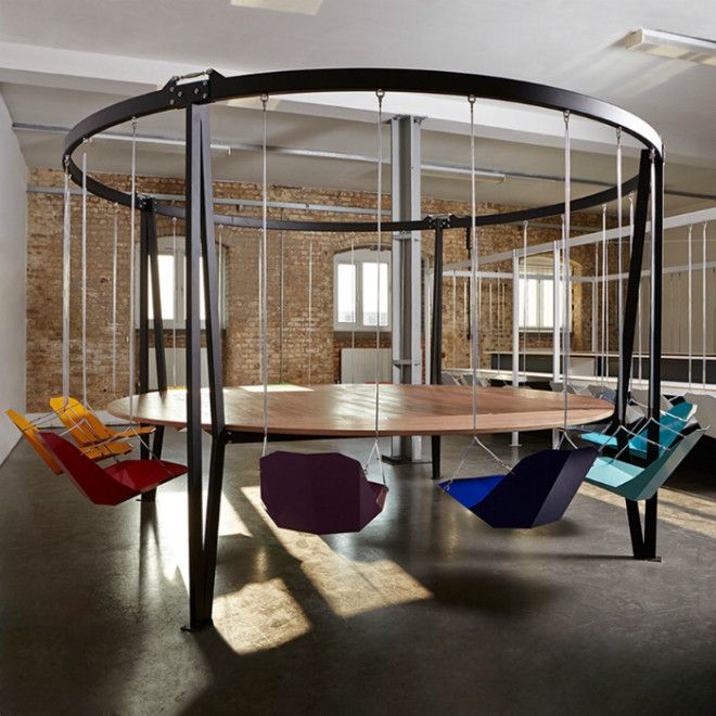 Конференцзал с качелями