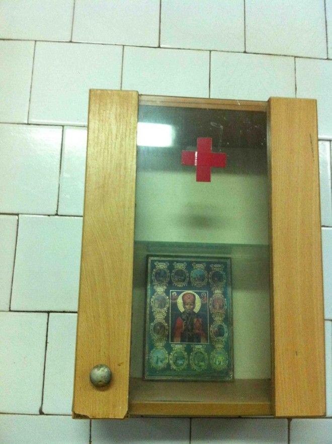 Главный и единственный атрибут аптечки молодого врача больница прикол юмор