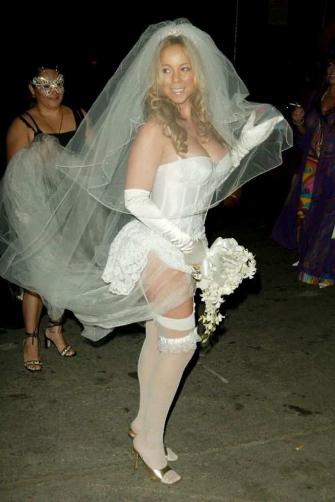 Театр абсурда 11 самых нелепых костюмов звезд на Хэллоуин