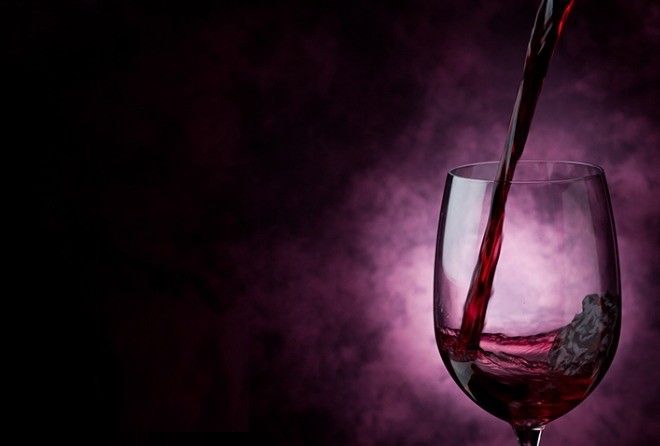 Вроде бы только пей и критикуй, но и тут есть свои правила...